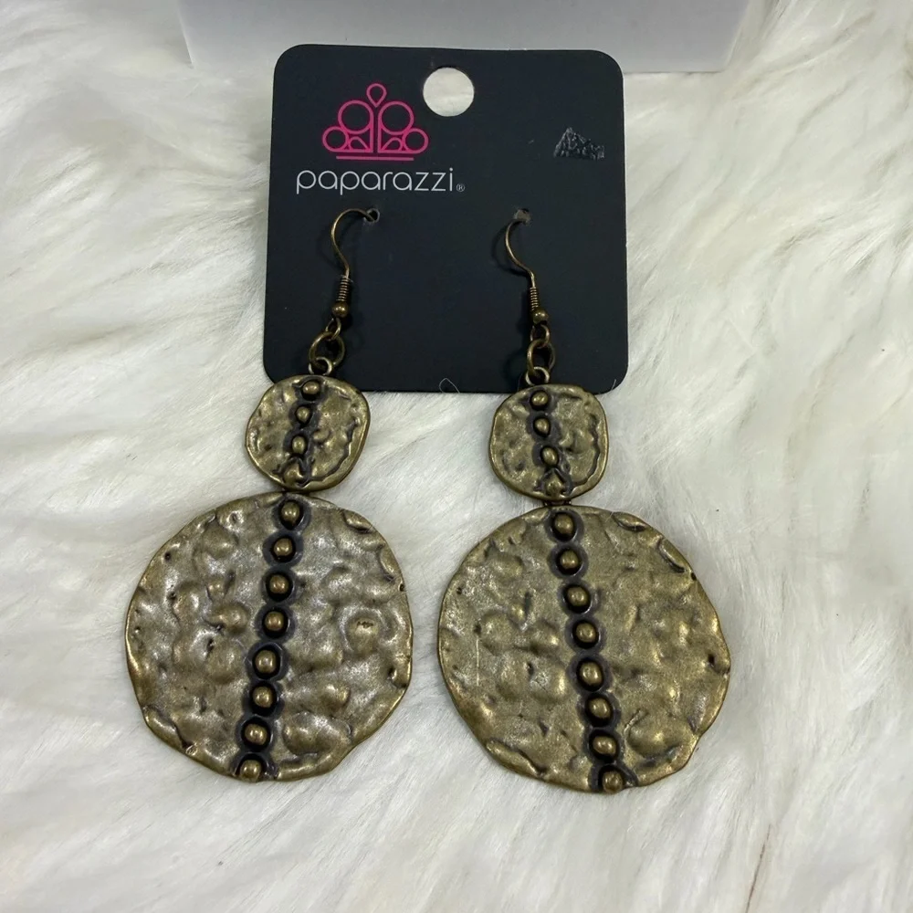 🩷5/$10🩷 paparazzi Antique Gold Textured Double Disc Earrings